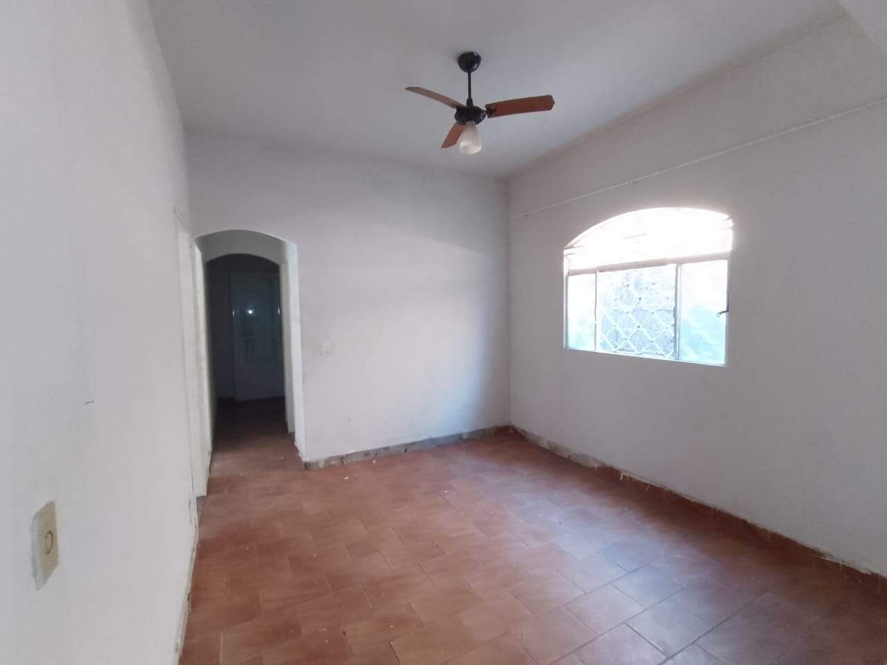 Casa para alugar com 4 quartos, 200m² - Foto 5