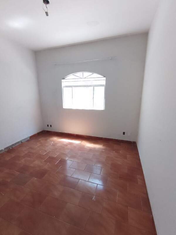 Casa para alugar com 4 quartos, 200m² - Foto 7