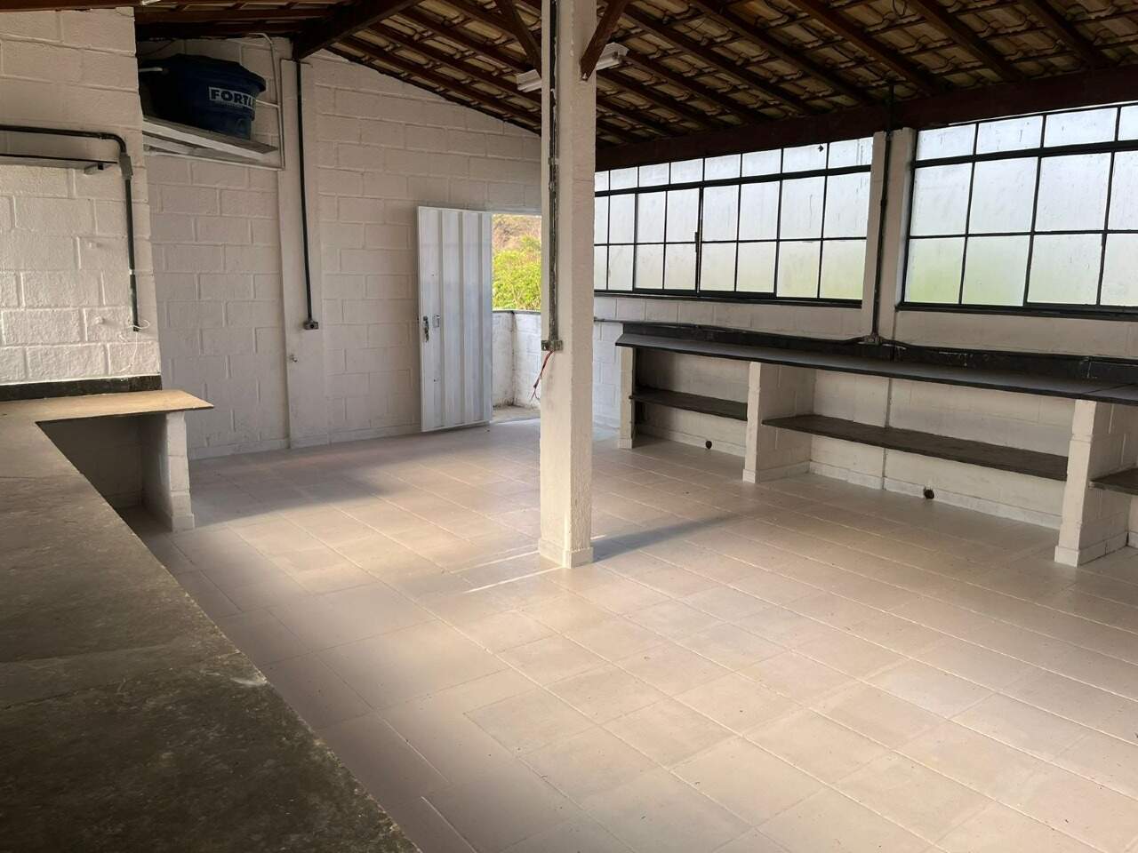 Depósito-Galpão-Armazém para alugar, 150m² - Foto 1