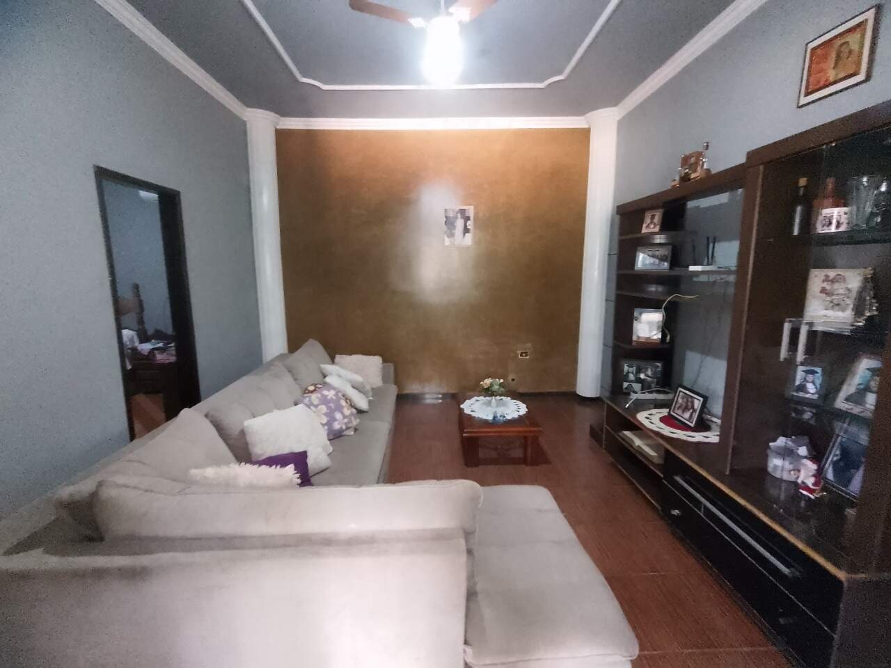 Casa para alugar com 3 quartos, 300m² - Foto 2