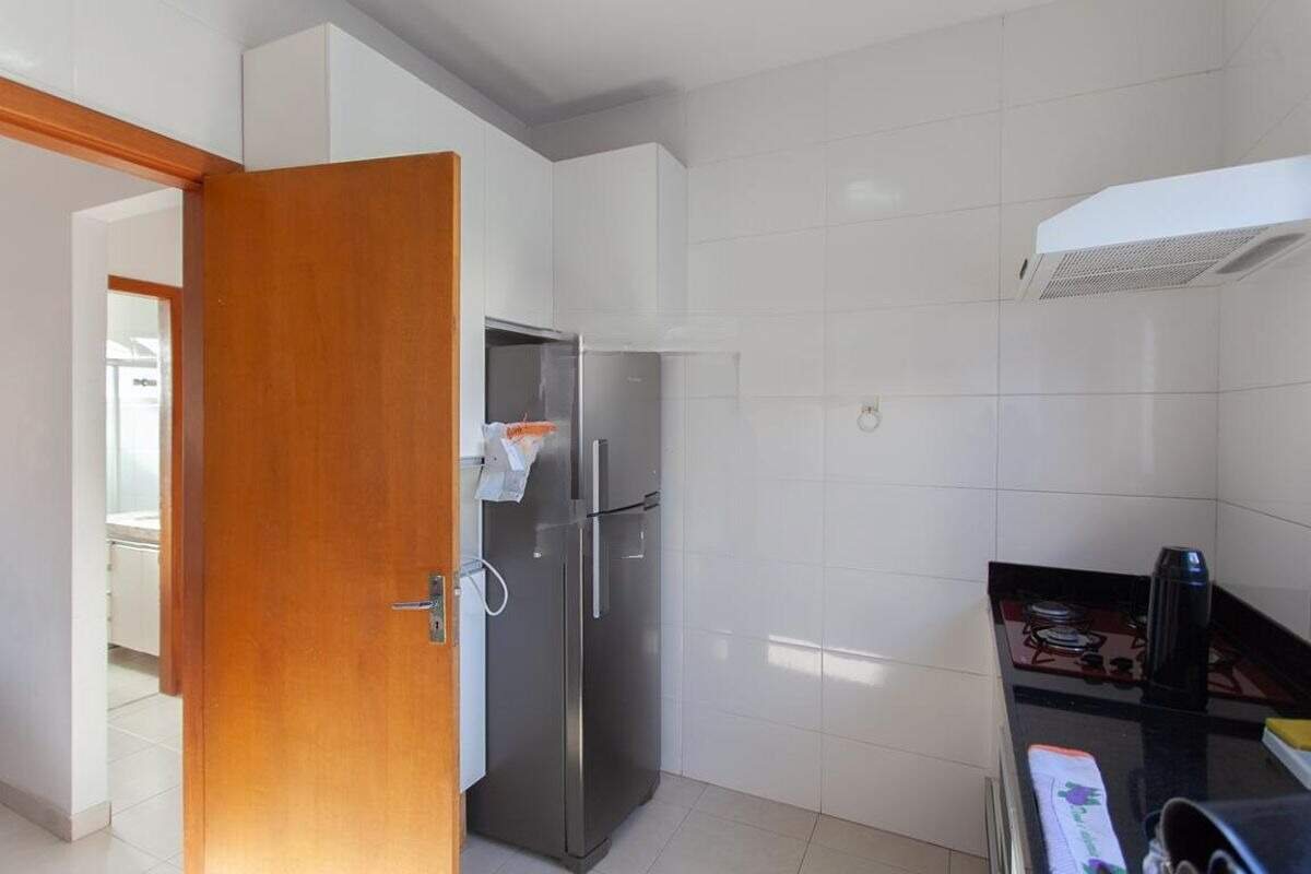 Casa à venda com 2 quartos, 63m² - Foto 4