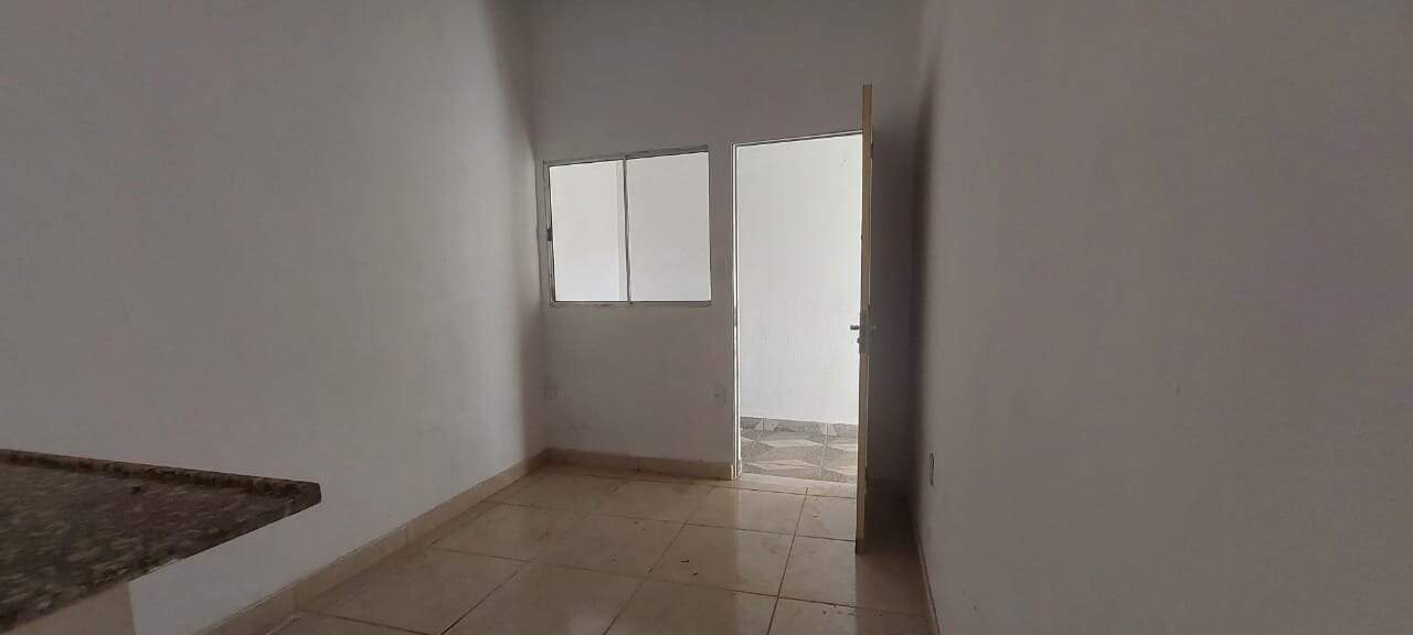 Casa para alugar com 3 quartos, 120m² - Foto 2