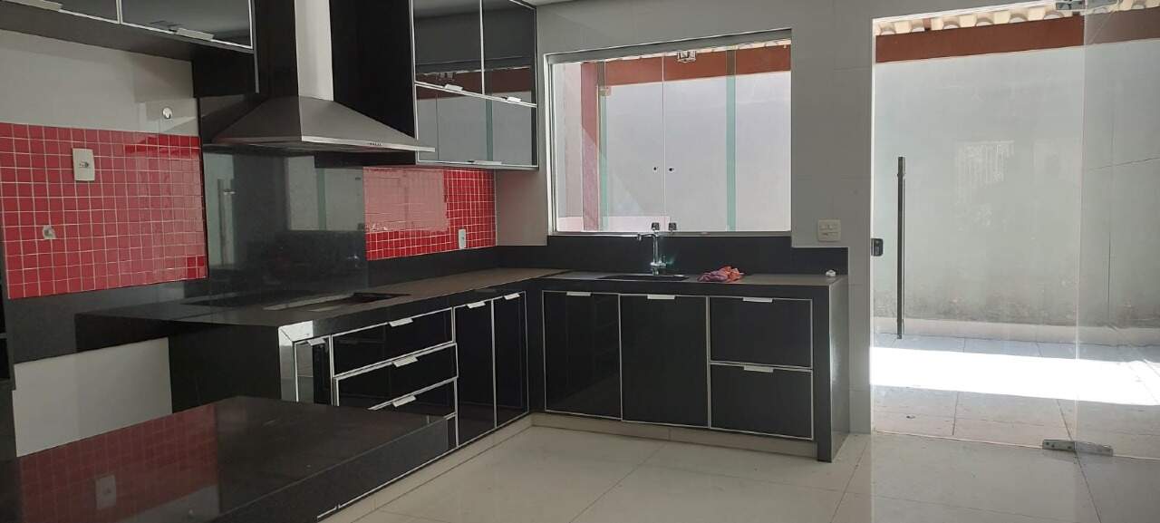 Casa para alugar com 3 quartos, 90m² - Foto 1