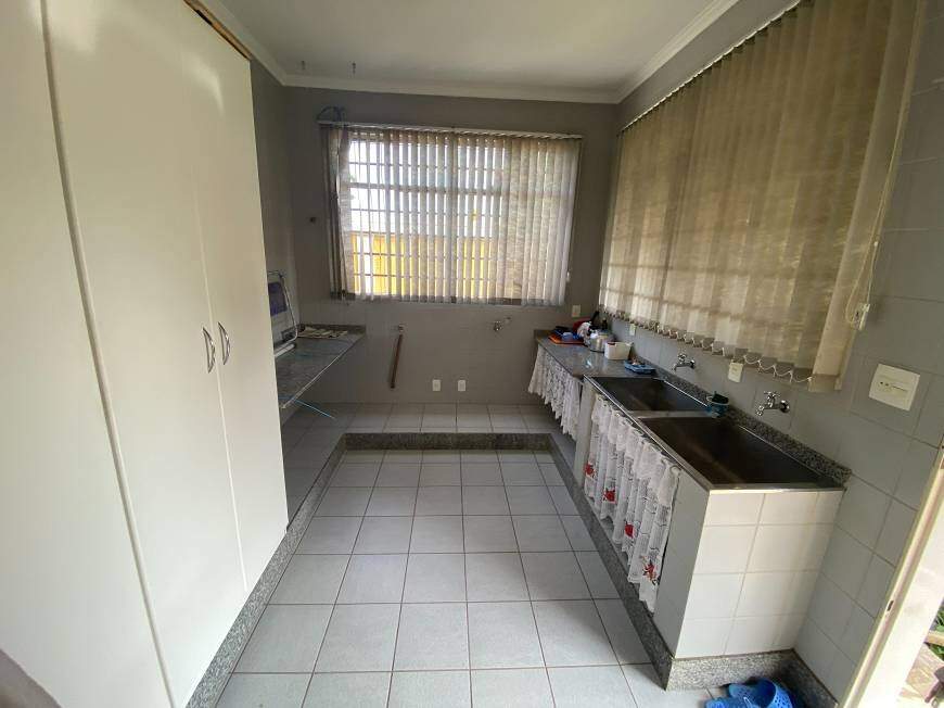 Casa à venda com 3 quartos, 358m² - Foto 9