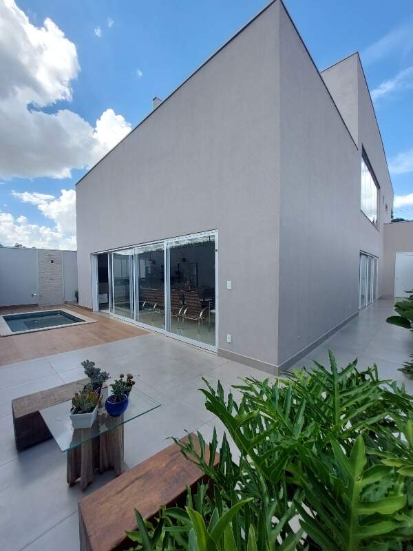 Casa Damha-3 3 suítes Vende-se Uberaba-MG!