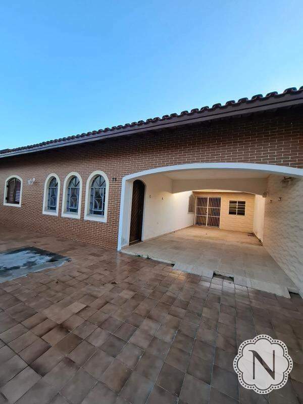 Casa para aluguel no Jardim Suarão (Praia): 
