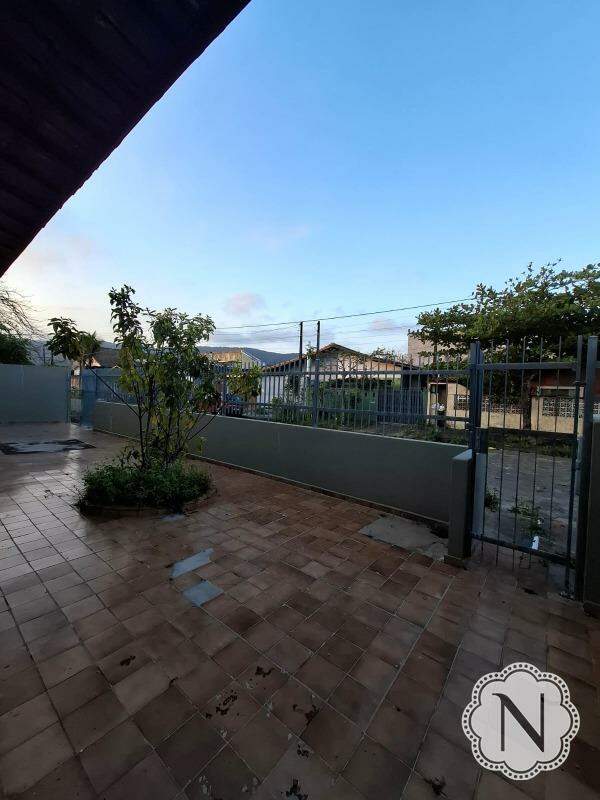 Casa para aluguel no Jardim Suarão (Praia): 