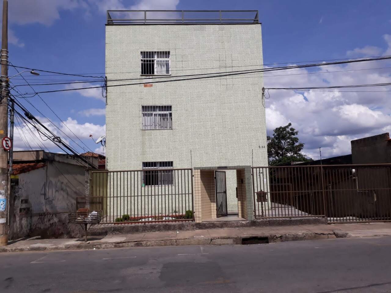 Apartamento à venda com 2 quartos, 70m² - Foto 1