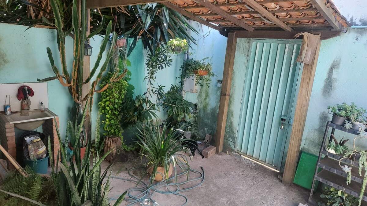Casa à venda com 2 quartos, 233m² - Foto 1