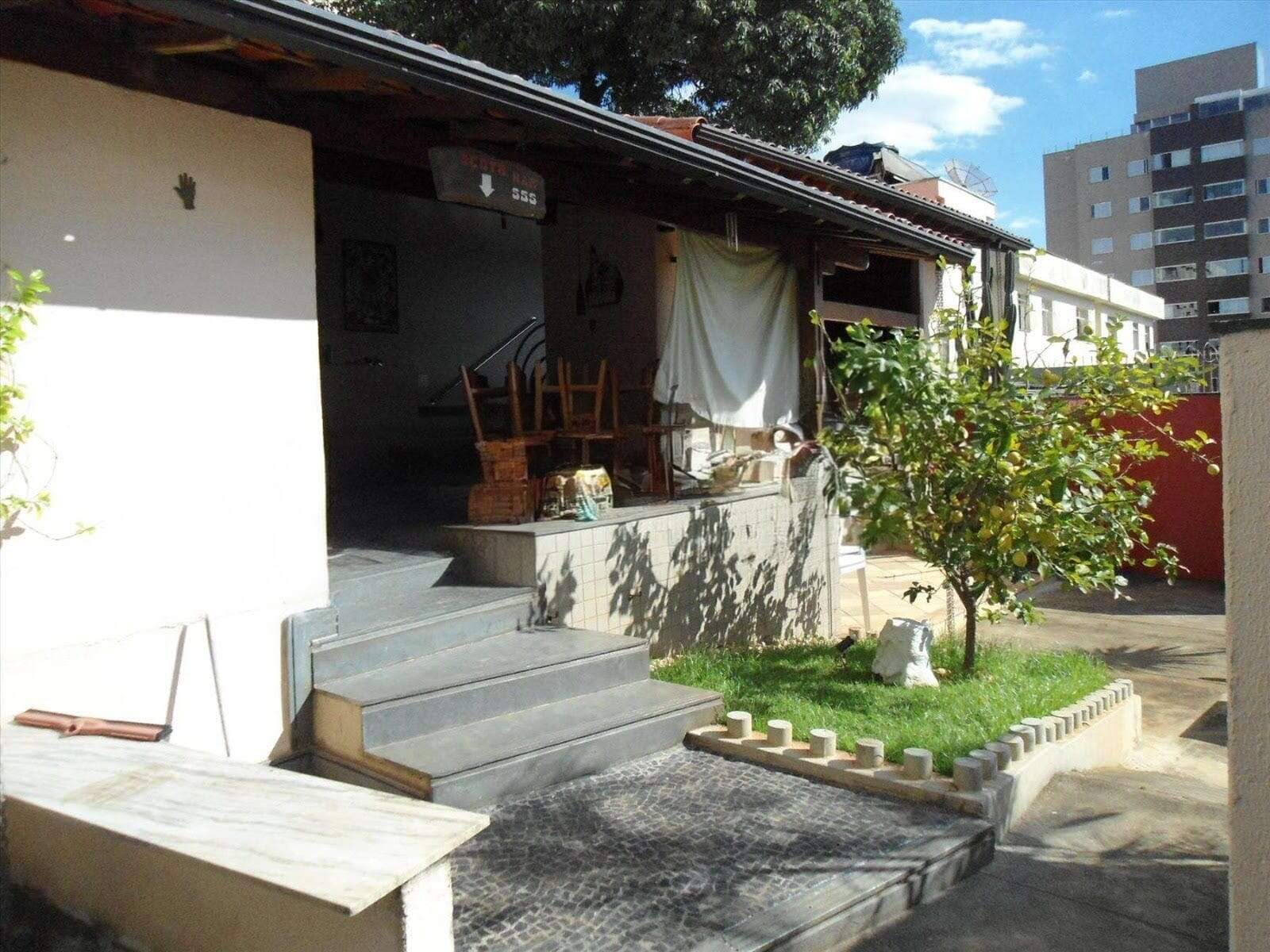 Casa à venda com 4 quartos, 400m² - Foto 2