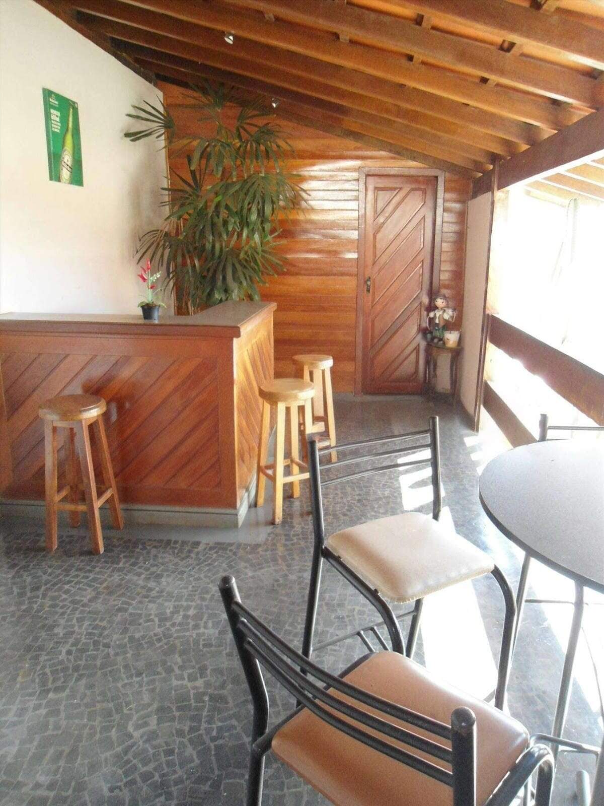 Casa à venda com 4 quartos, 400m² - Foto 1