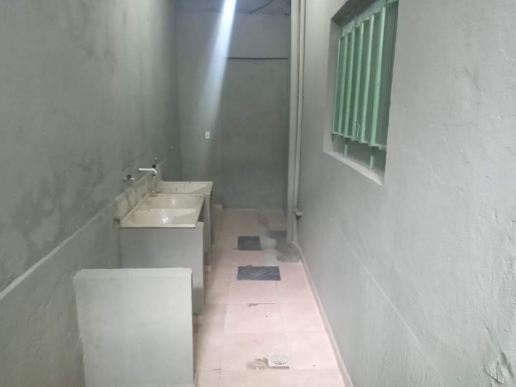 Casa para alugar com 3 quartos, 65m² - Foto 13