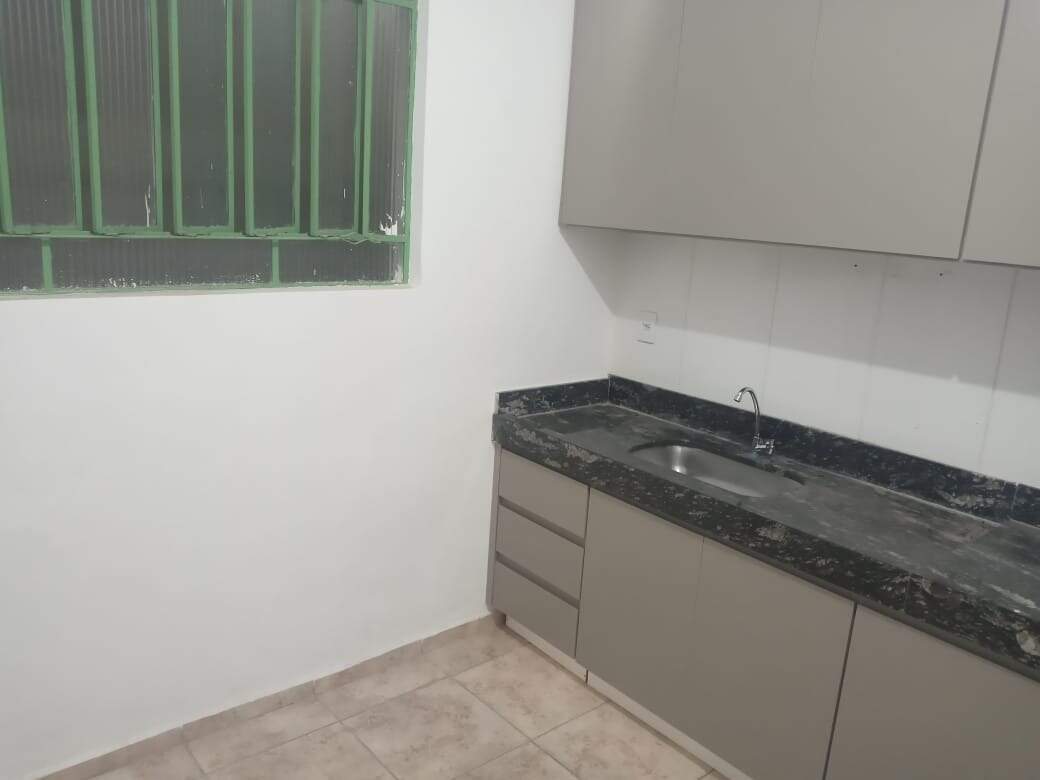 Casa para alugar com 3 quartos, 65m² - Foto 1