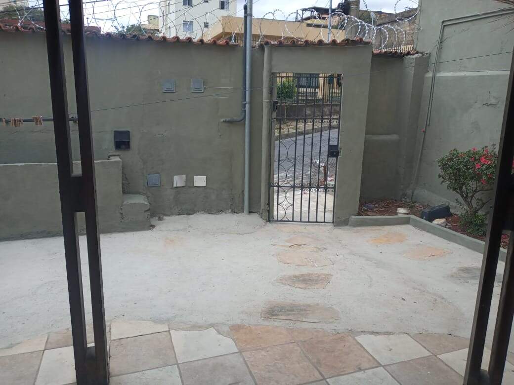 Casa para alugar com 3 quartos, 65m² - Foto 25