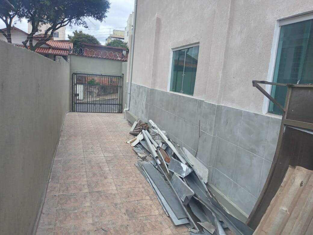 Casa para alugar com 3 quartos, 65m² - Foto 3