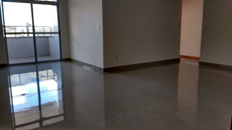 Apartamento à venda com 3 quartos, 117m² - Foto 1