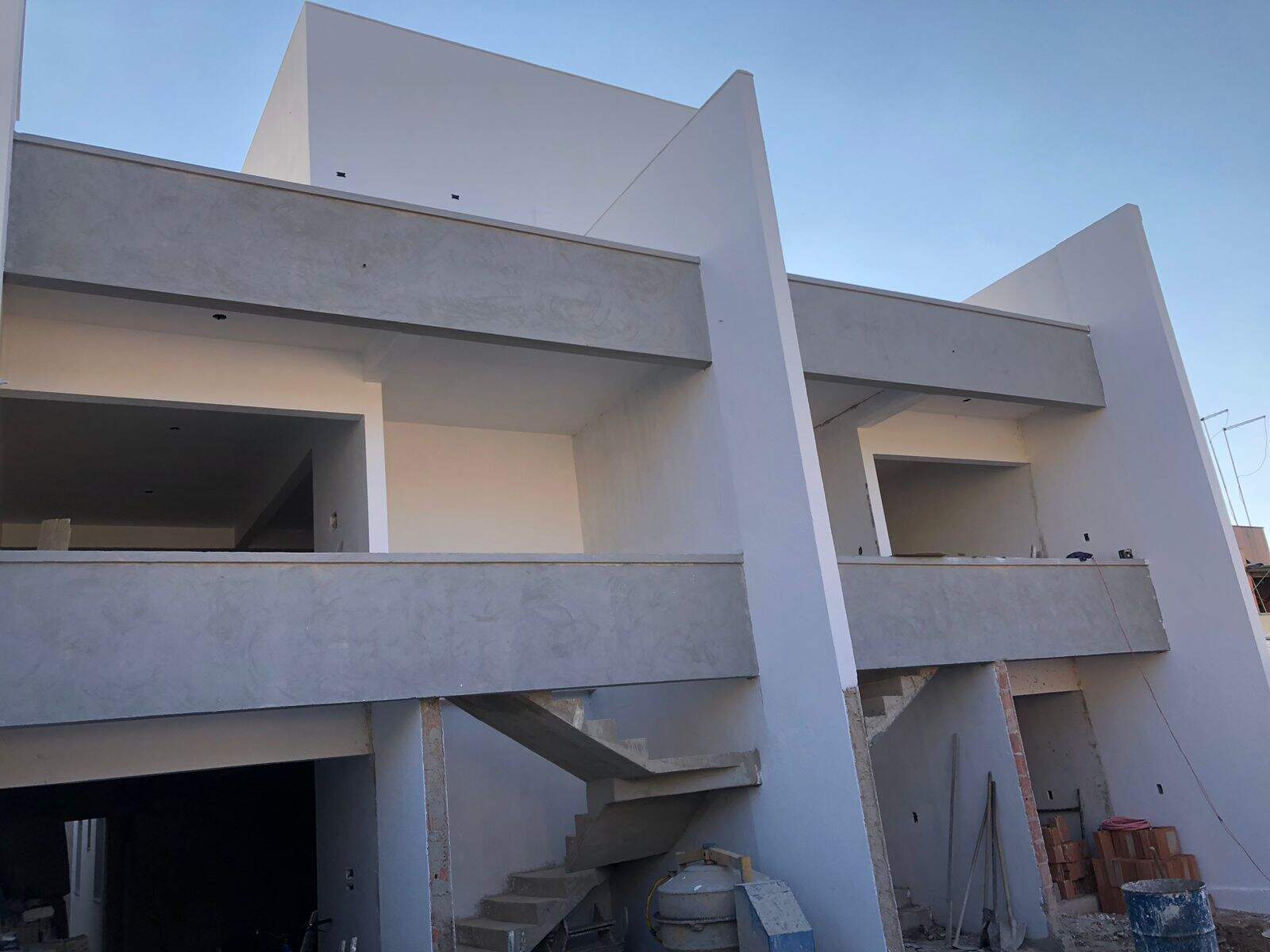 Casa à venda com 3 quartos, 127m² - Foto 1