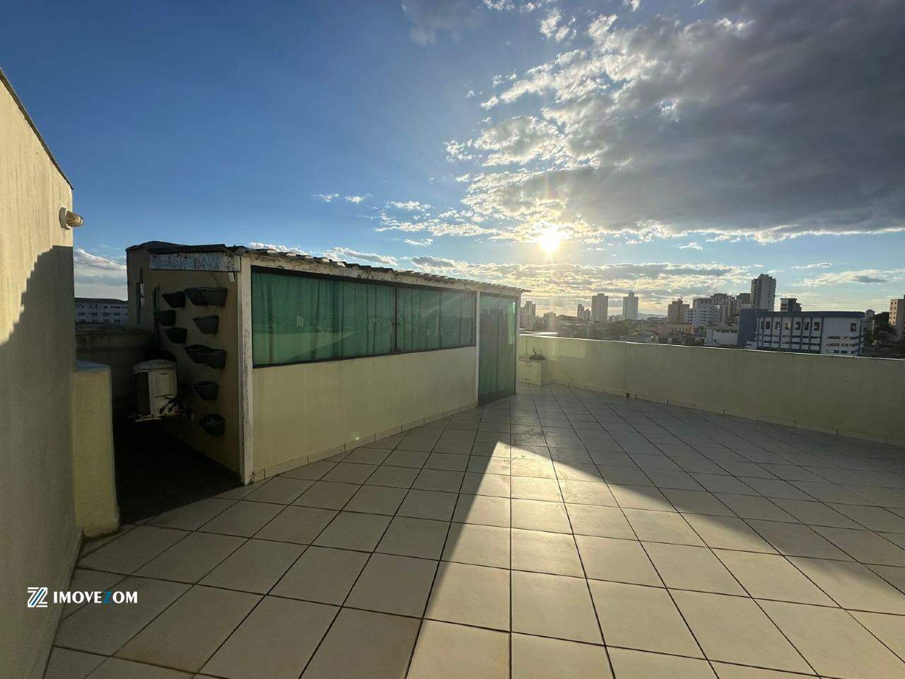 Casa à vendaVila Nova SavoiaSão Paulo: propriedade multifamiliar com 715m² na vila matilde