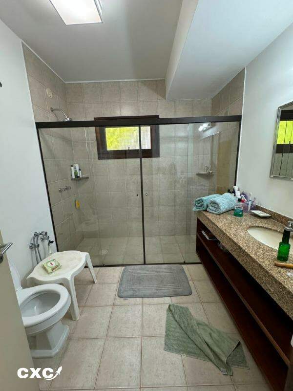 Casa à vendaCondomínio FlamboyantBAtibaia: casa com sete dorm. á venda