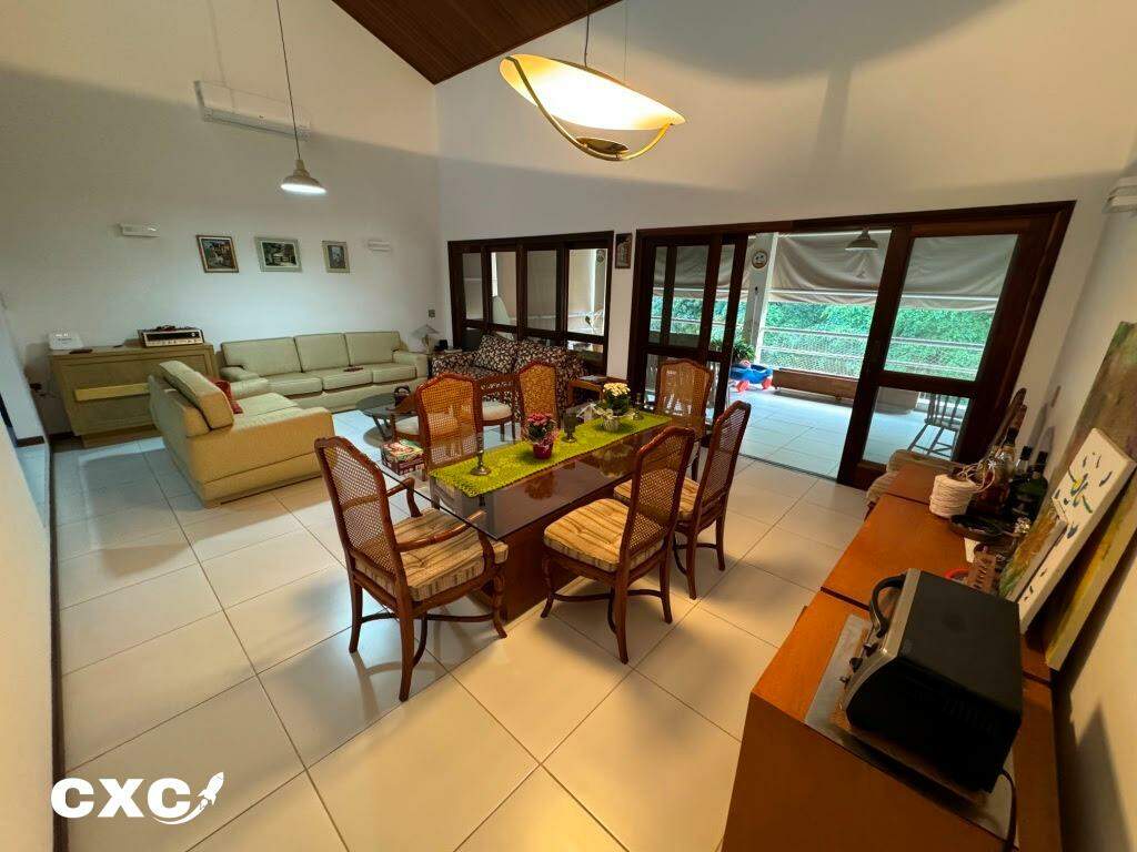 Casa à vendaCondomínio FlamboyantBAtibaia: casa com sete dorm. á venda
