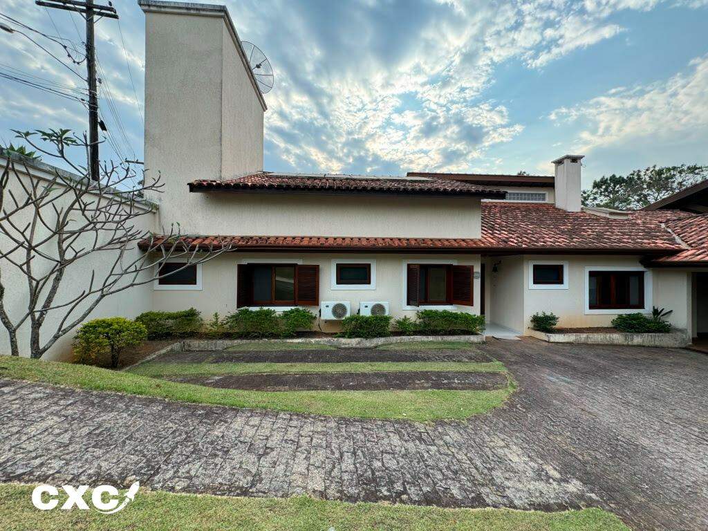 Casa à vendaCondomínio FlamboyantBAtibaia: casa com sete dorm. á venda