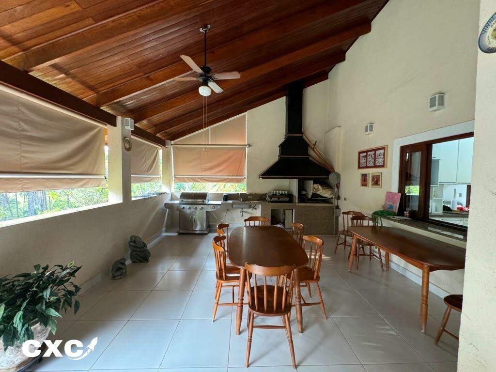 Casa à vendaCondomínio FlamboyantBAtibaia: casa com sete dorm. á venda