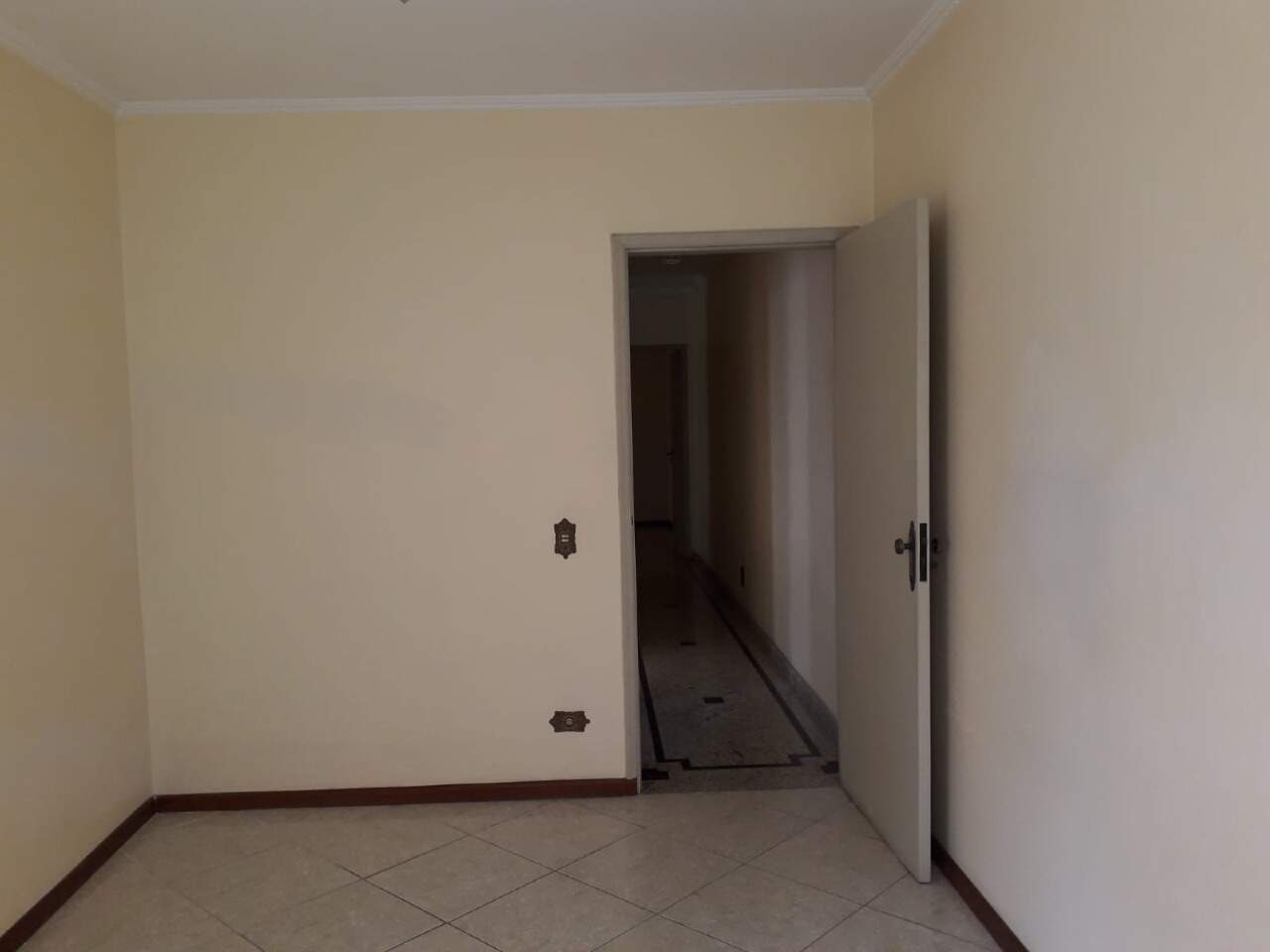 Sobrado à vendaVila SantanaSão Paulo: Sobrado com 4 quartos 4 vagas à venda na Penha - São Paulo - SP