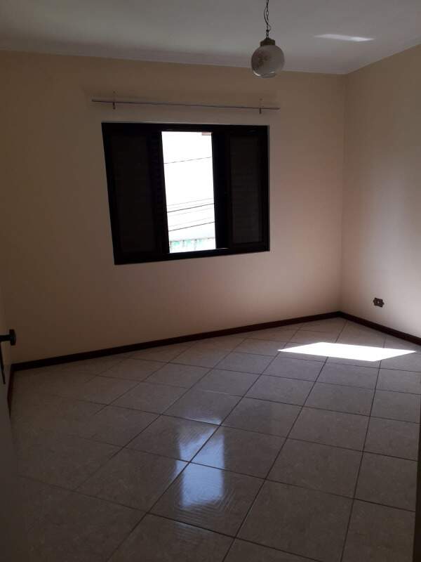 Sobrado à vendaVila SantanaSão Paulo: Sobrado com 4 quartos 4 vagas à venda na Penha - São Paulo - SP