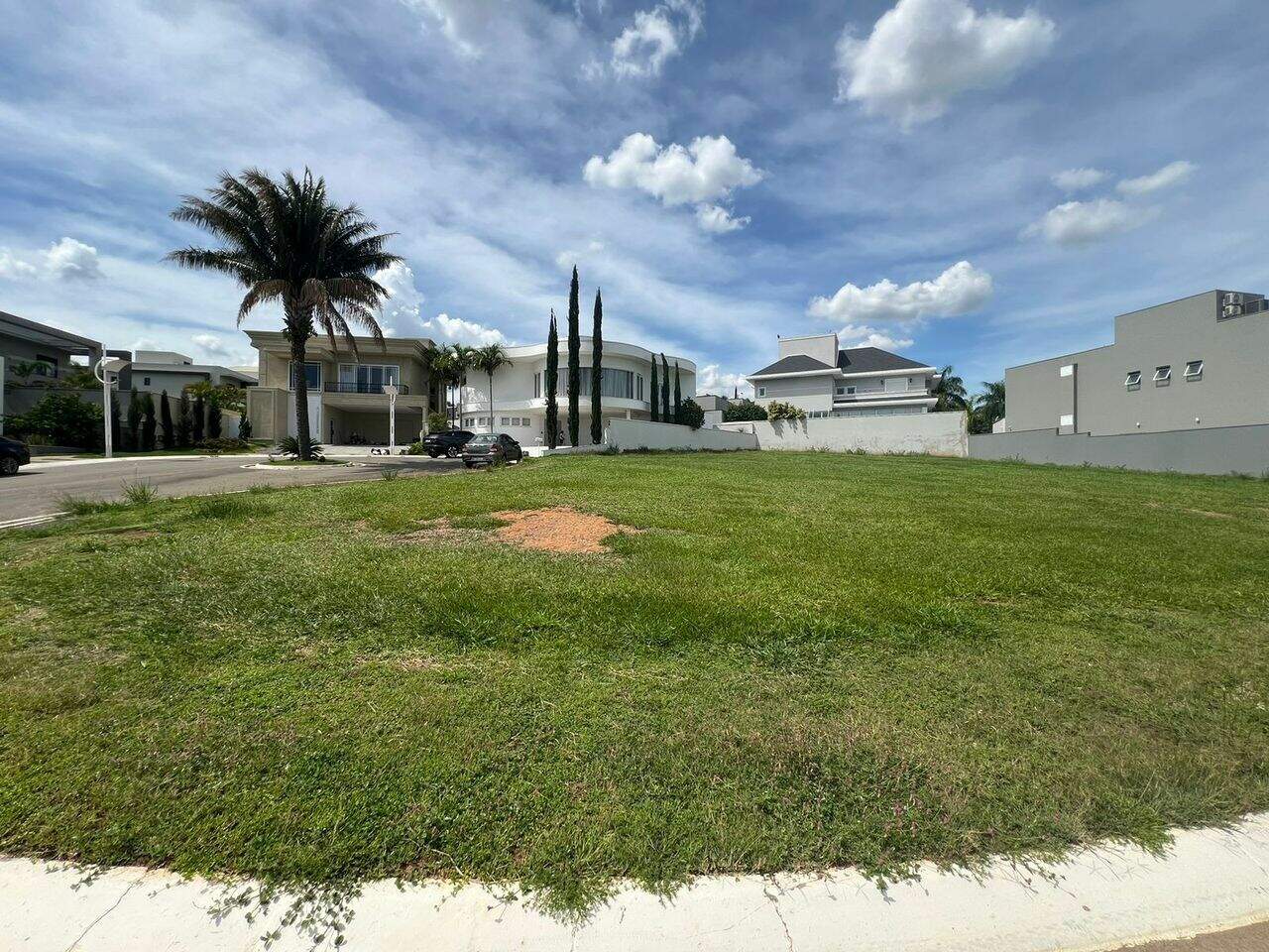 Terreno à venda no Jardim Maison du Parc: 