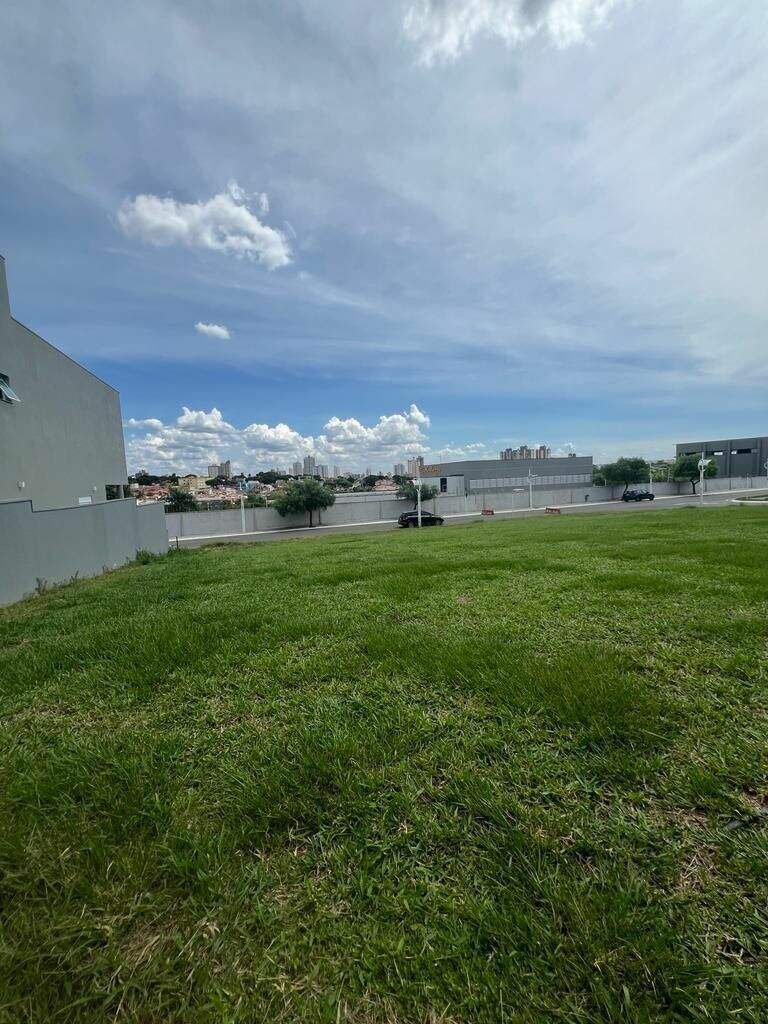 Terreno à venda no Jardim Maison du Parc: 