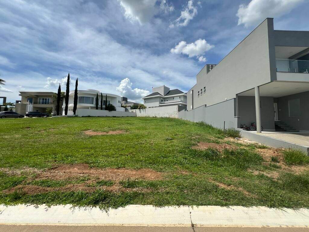 Terreno à venda no Jardim Maison du Parc: 