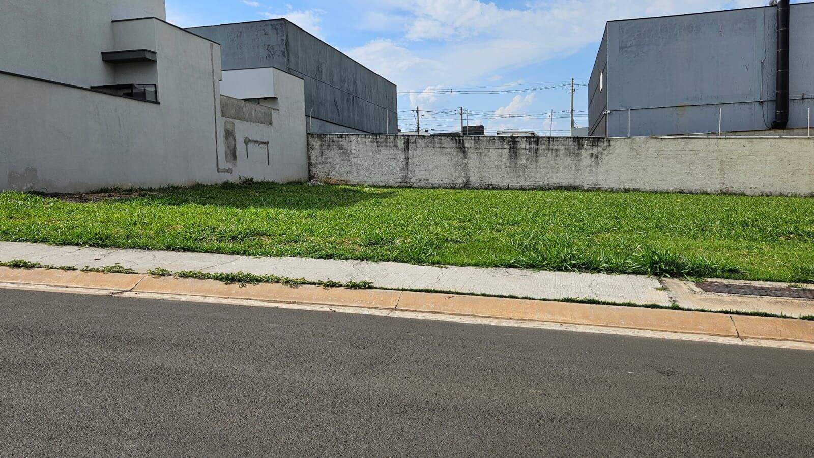 Terreno à venda no Jardim Esplanada: 