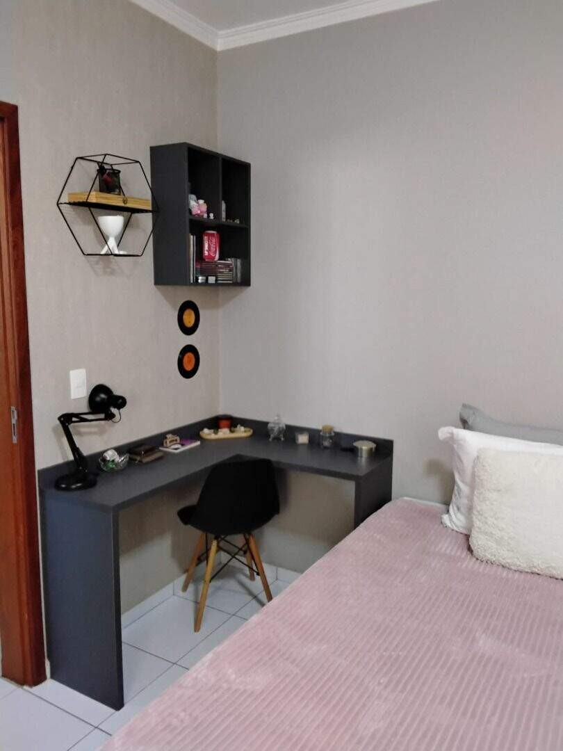 Sobrado à venda no Jardim Valença: 