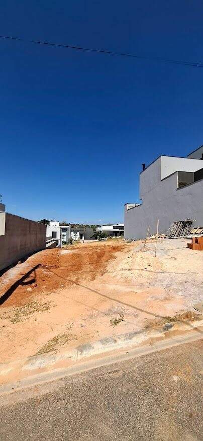 Terreno à venda no Jardim Laguna: 