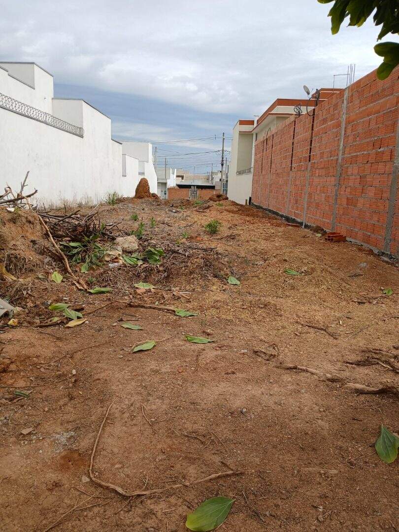 Terreno à venda no Jardim Veneza: 