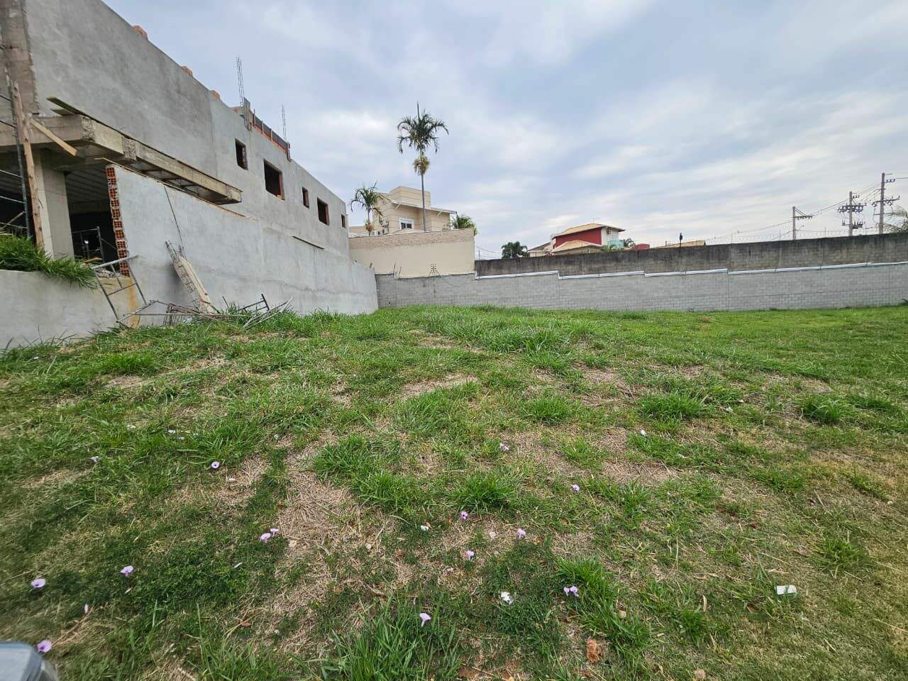 Terreno à venda no Village Terras de Indaiá: 