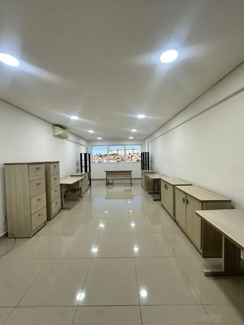 Sala à venda no Vila Bergamo: 