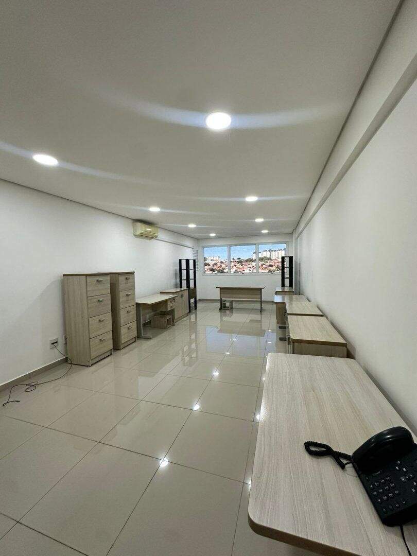 Sala à venda no Vila Bergamo: 
