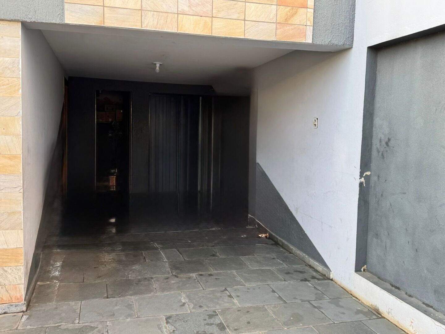Sobrado à venda no Salto de São José: 