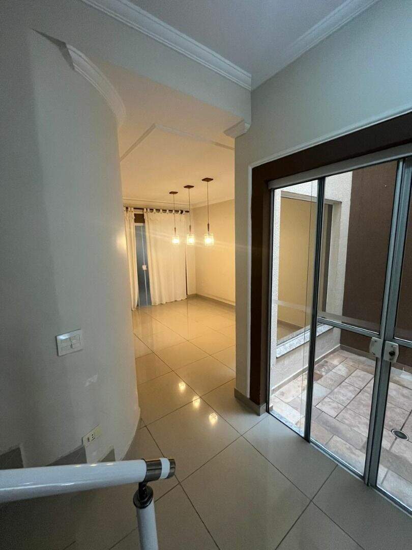 Sobrado à venda no Portal das Acácias: 