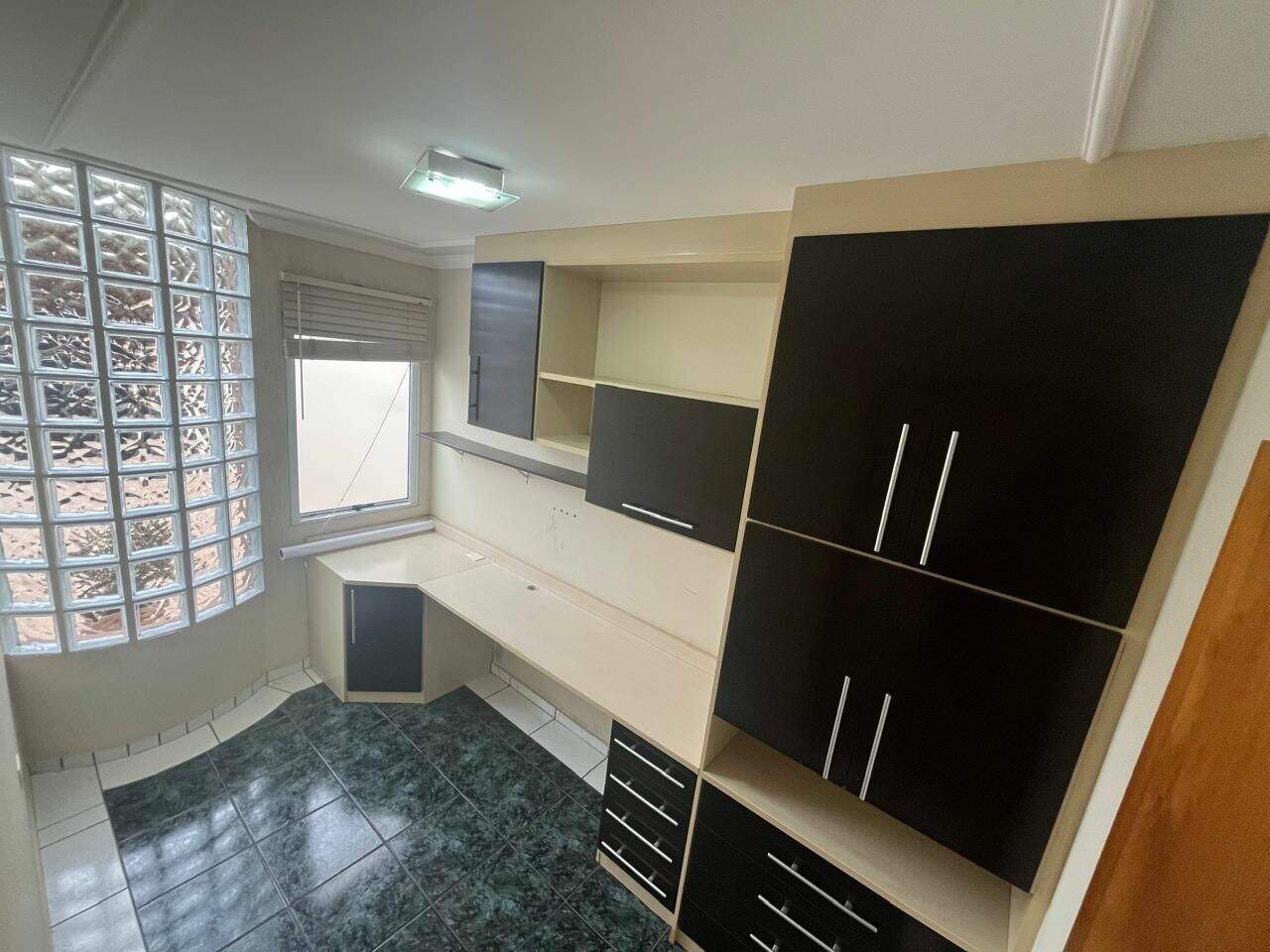 Sobrado à venda no Portal das Acácias: 