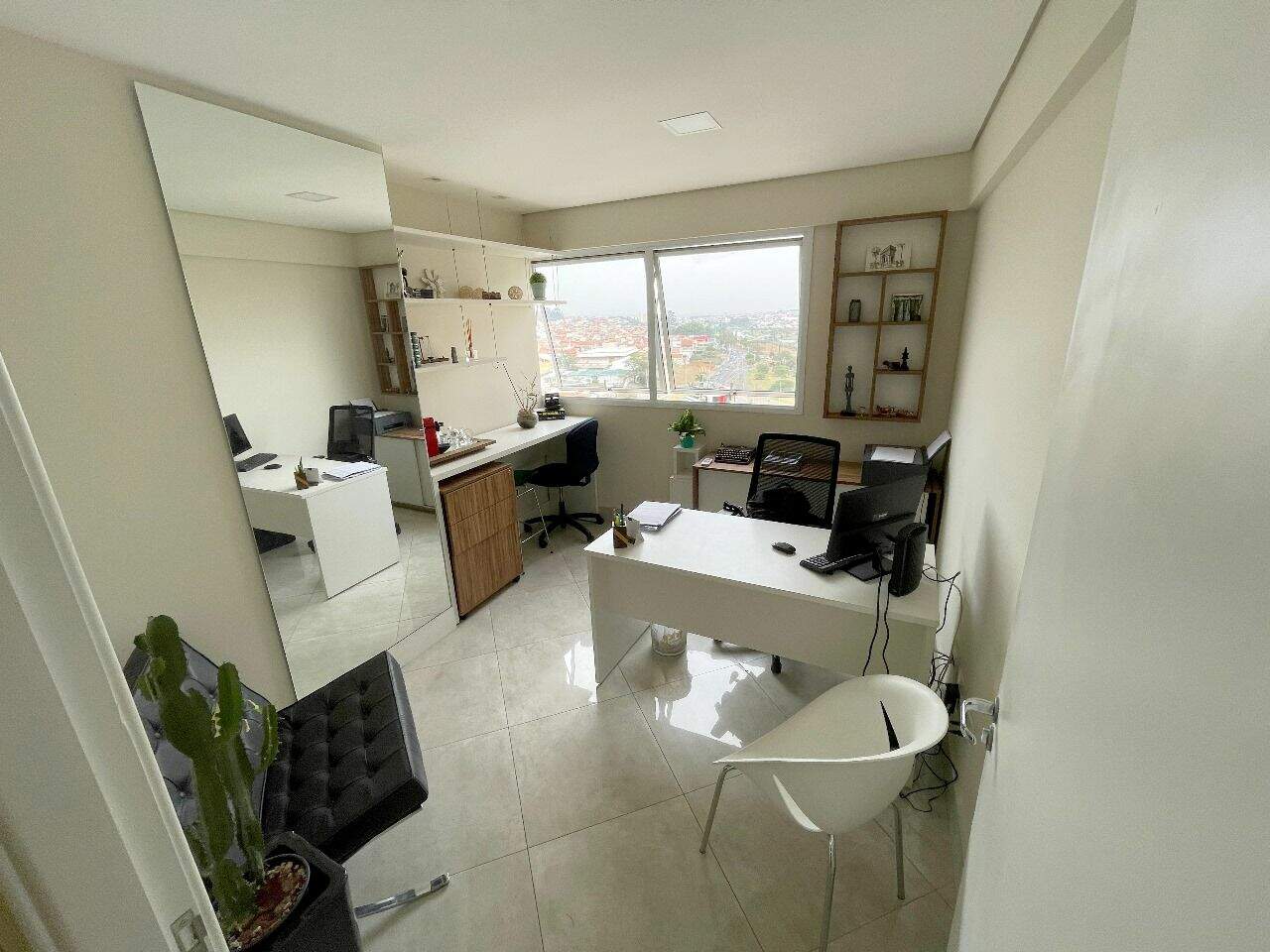 Sala à venda no Vila Bergamo: 