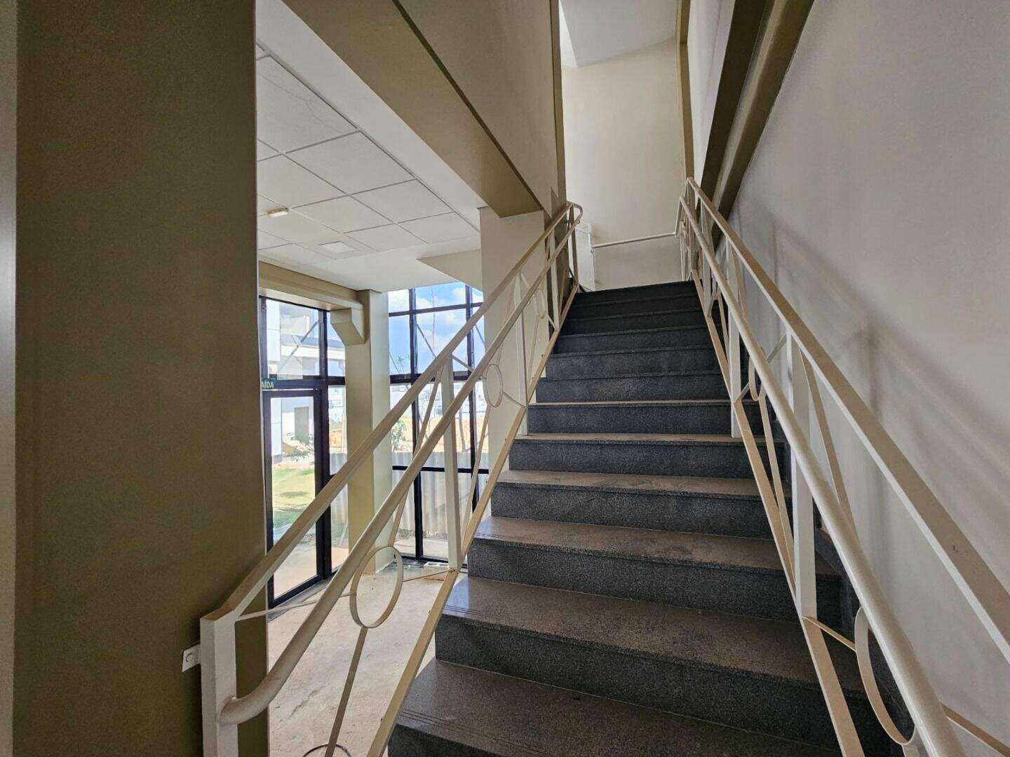 Sala para aluguel no Europark Comercial: 