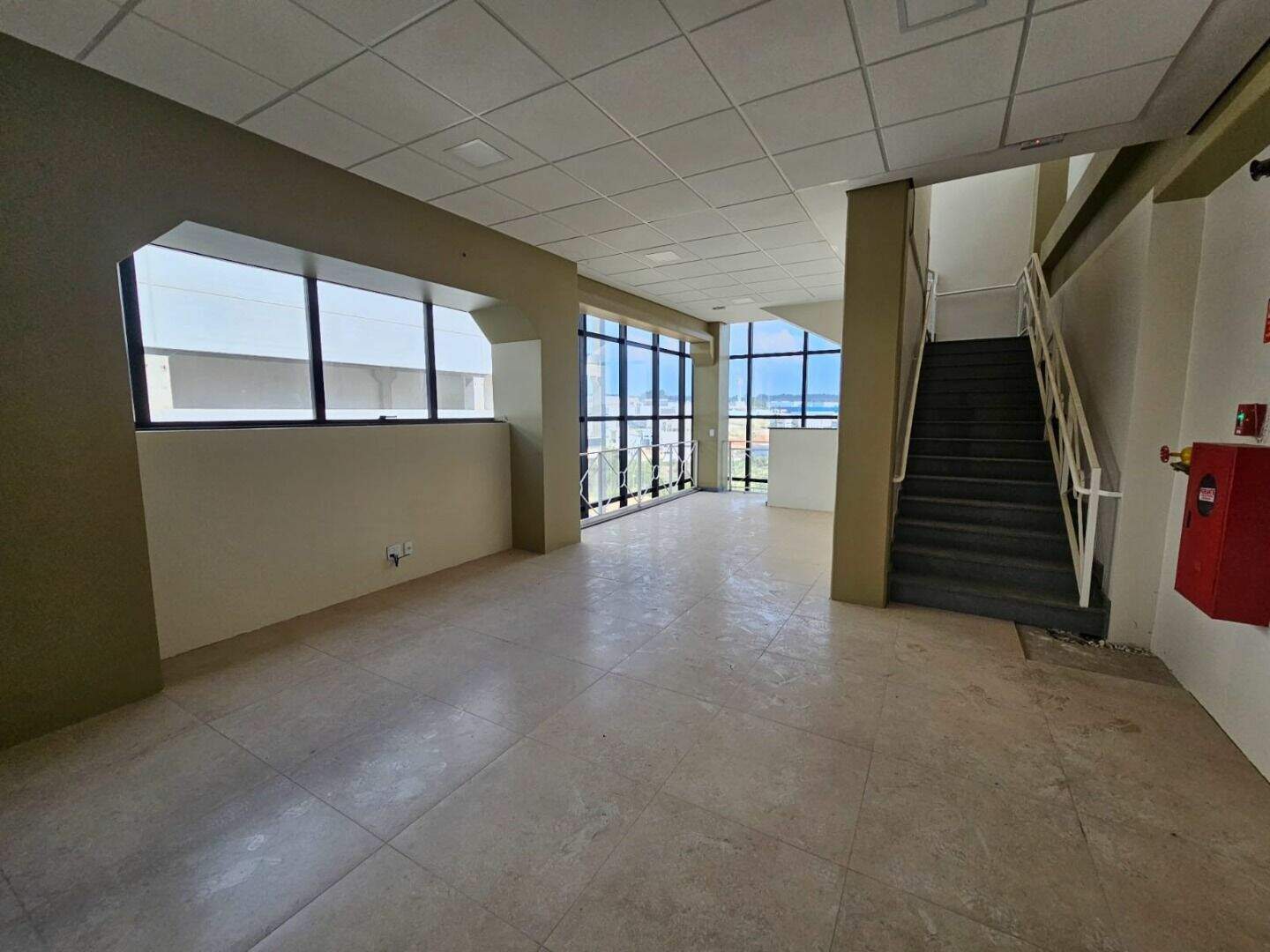 Sala para aluguel no Europark Comercial: 