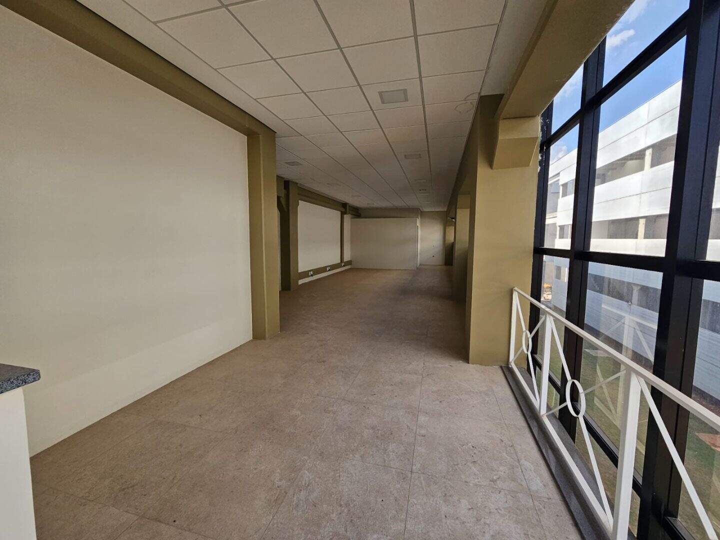 Sala para aluguel no Europark Comercial: 