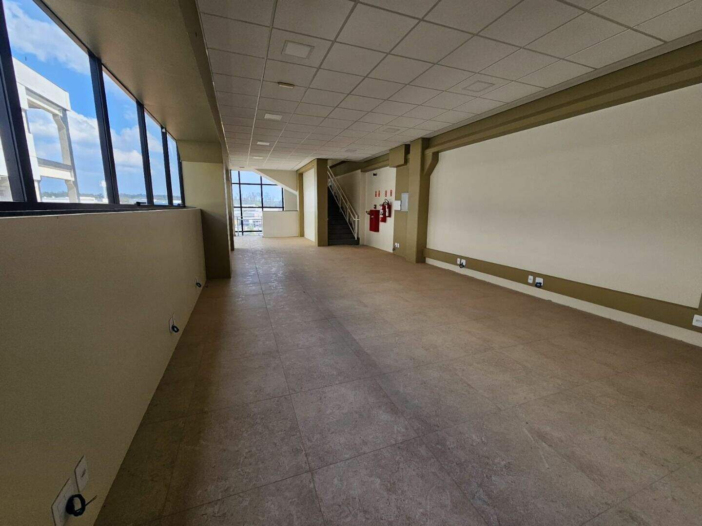 Sala para aluguel no Europark Comercial: 
