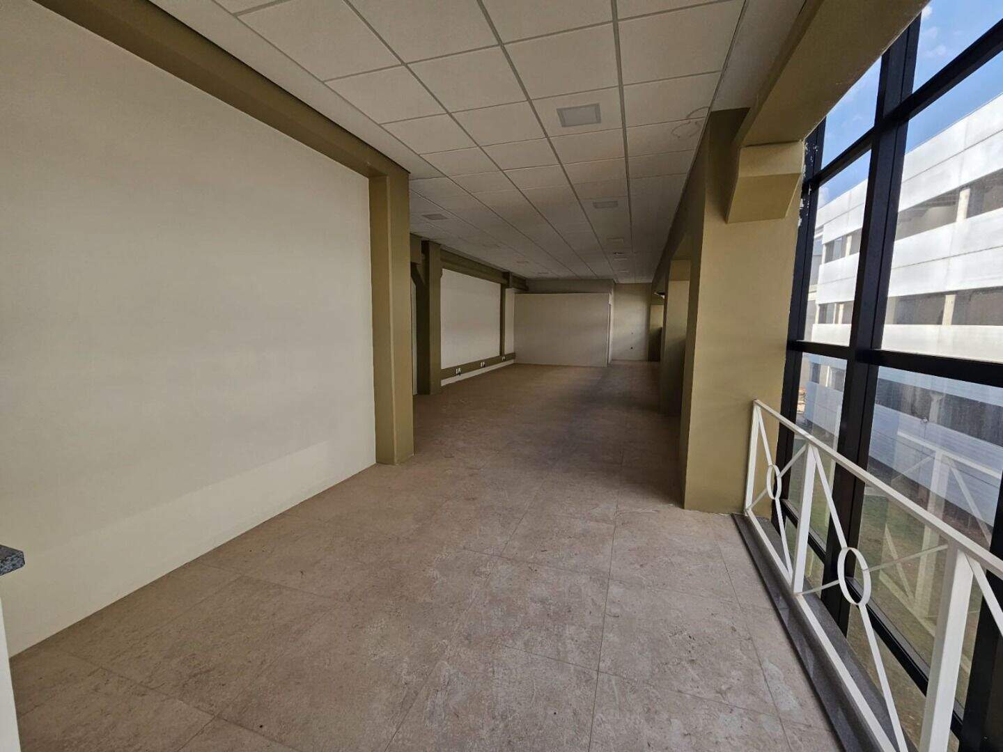Sala para aluguel no Europark Comercial: 