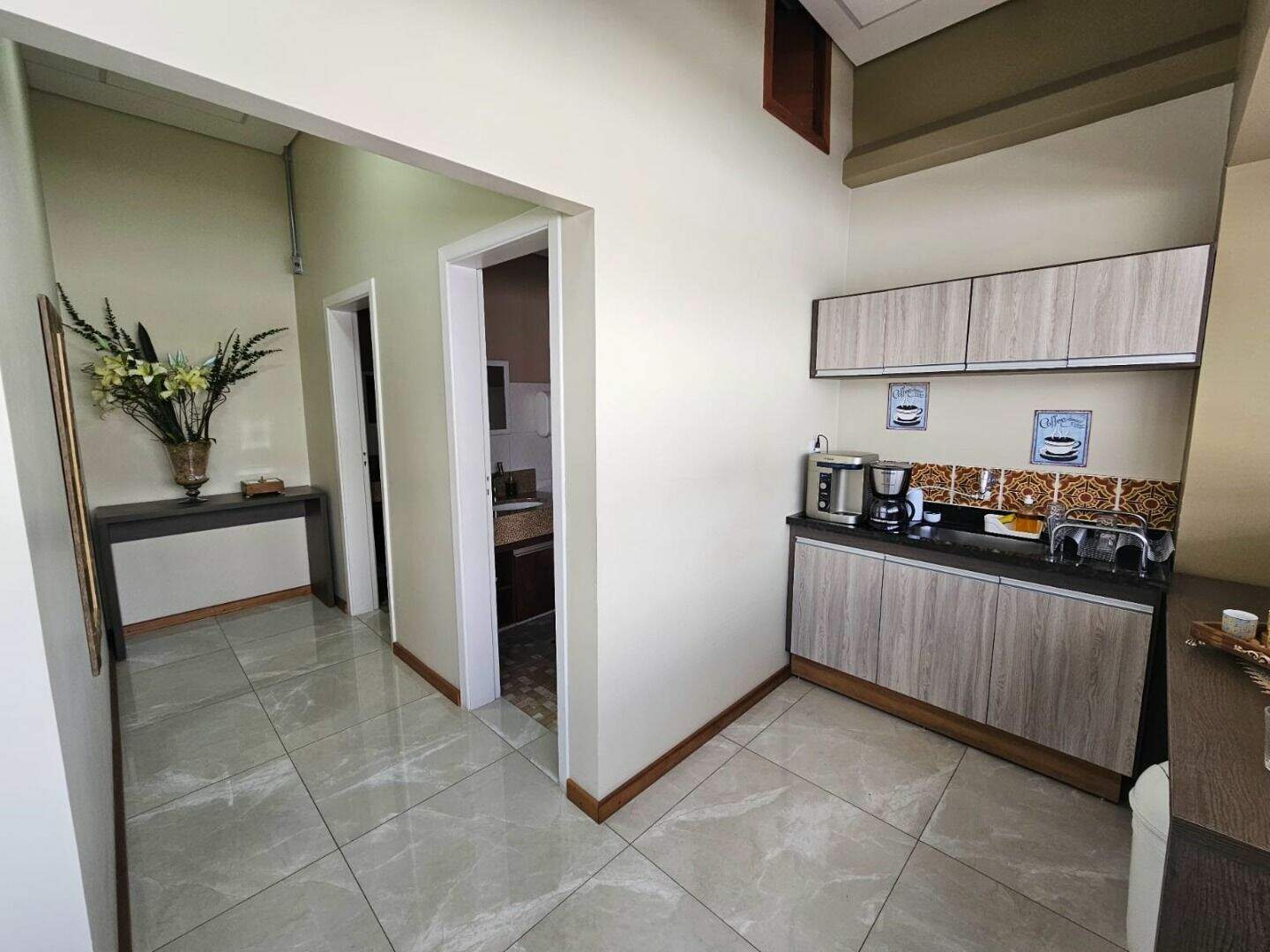 Sala para aluguel no Europark Comercial: 