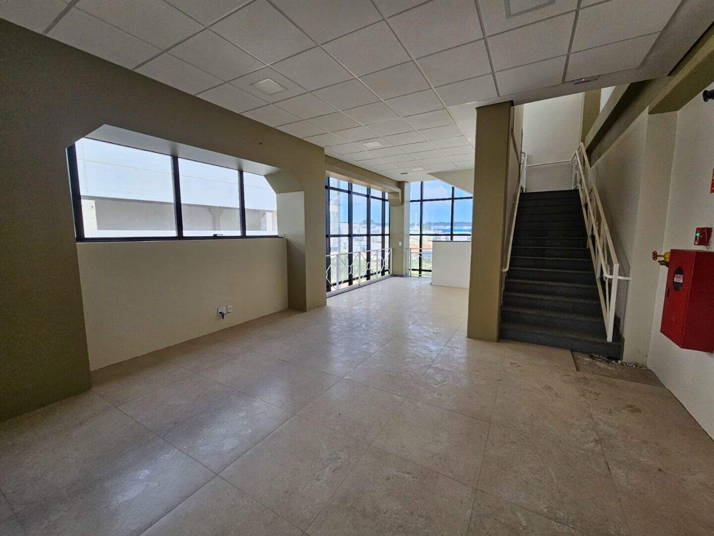 Sala para aluguel no Europark Comercial: 