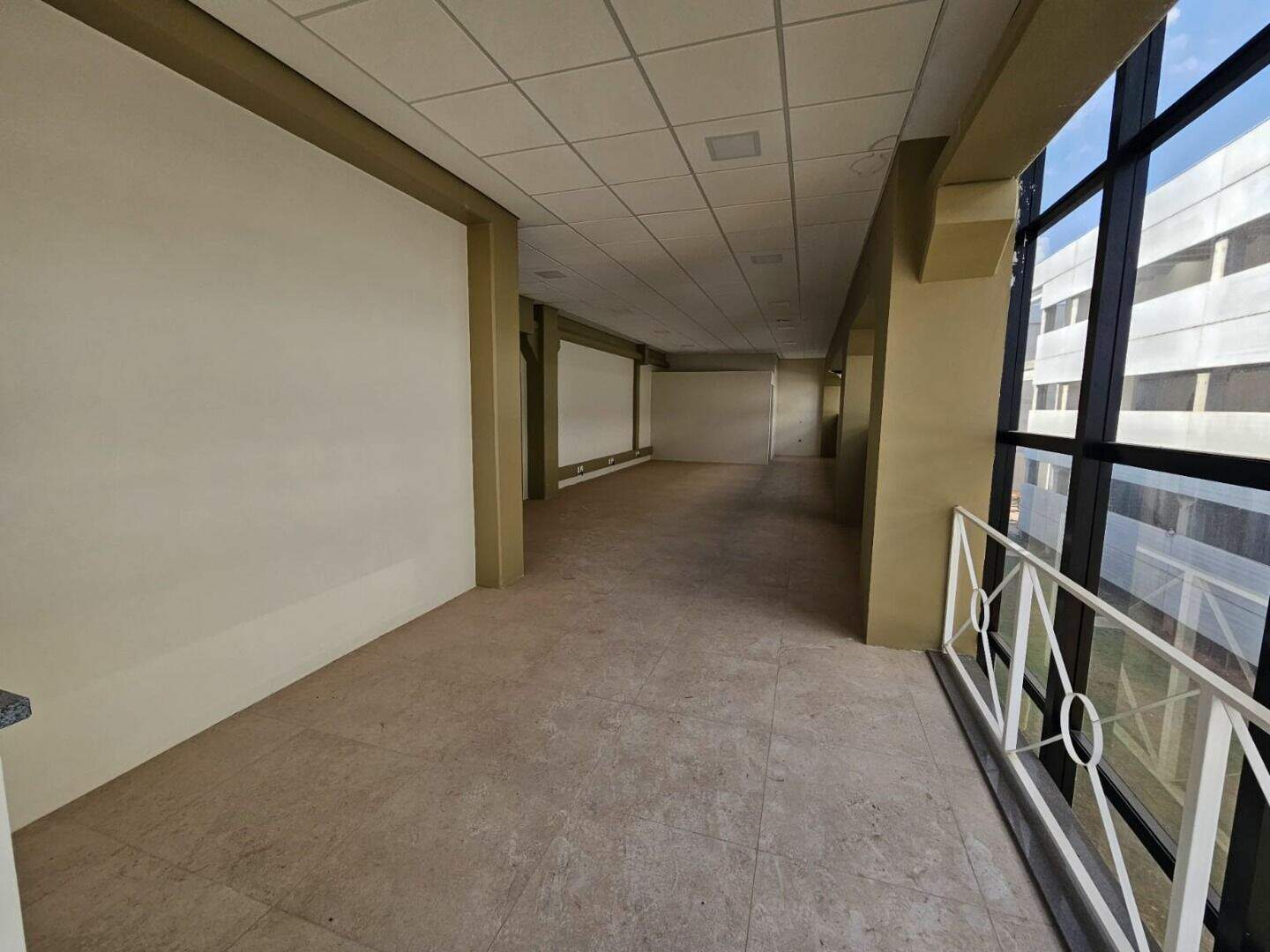 Sala para aluguel no Europark Comercial: 